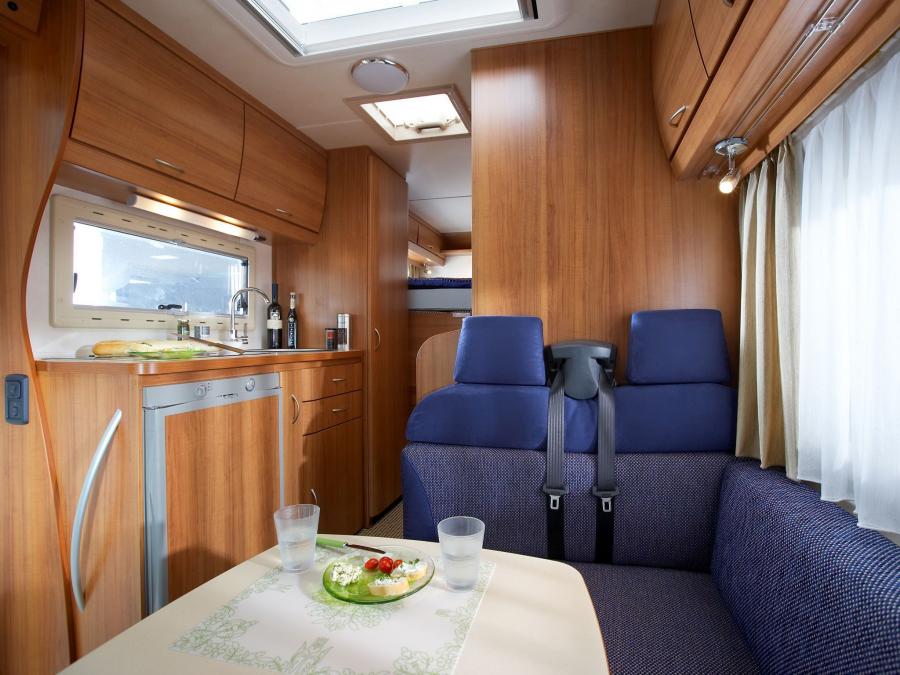 Интерьер Eura Mobil Ford Transit Profila A 2008 года  (фото 2 из 7)